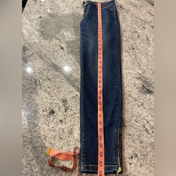 White House Black Market Women's skinny Blue Jeans with ankle Zipper low rise! - Picture 5 of 7